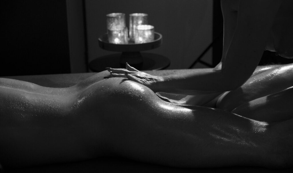 Эротический массаж для девушек в салоне Vanilia в программе Lady’s Relax